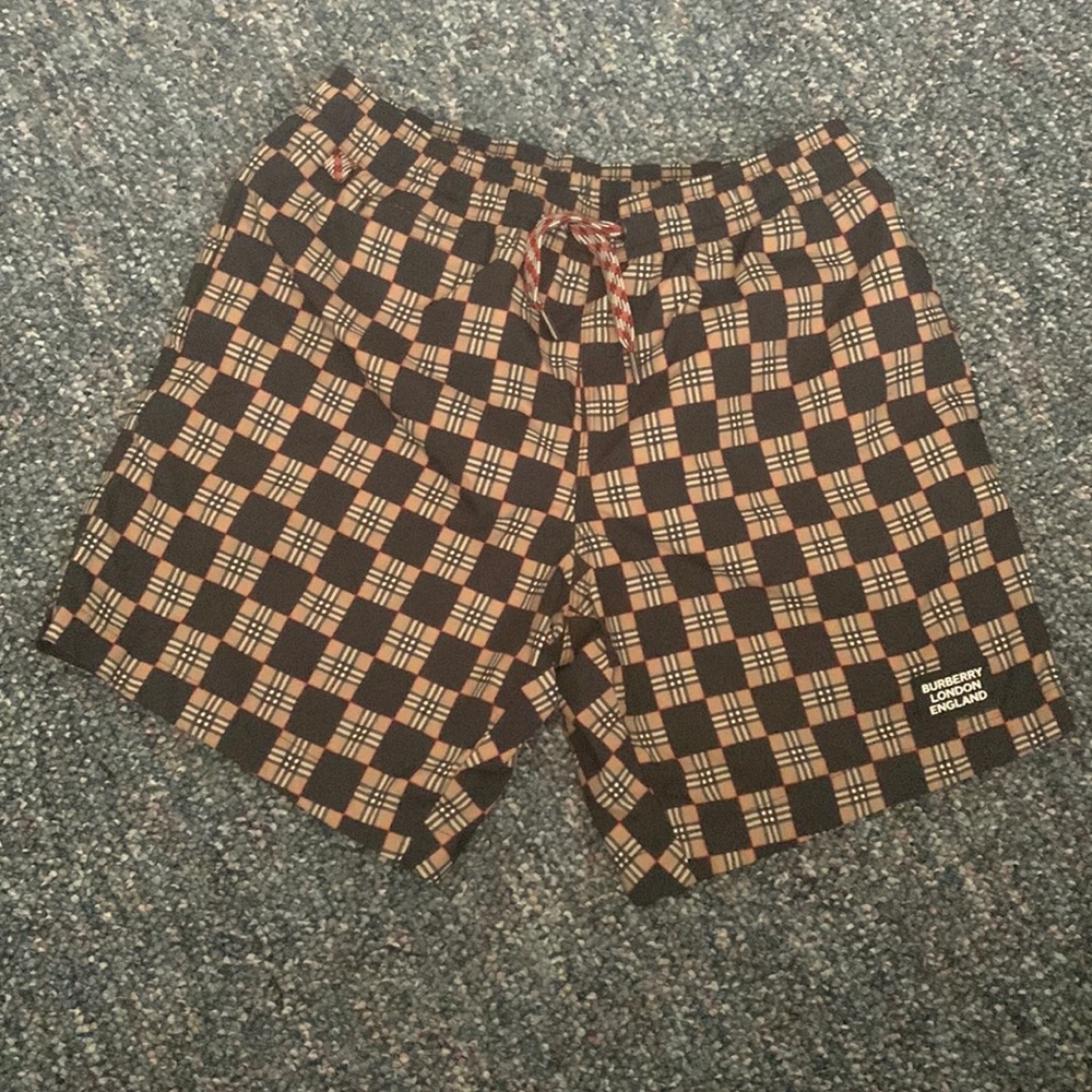 Brand new BURBERRY (LONDON ENGLAND) short. Size XS.